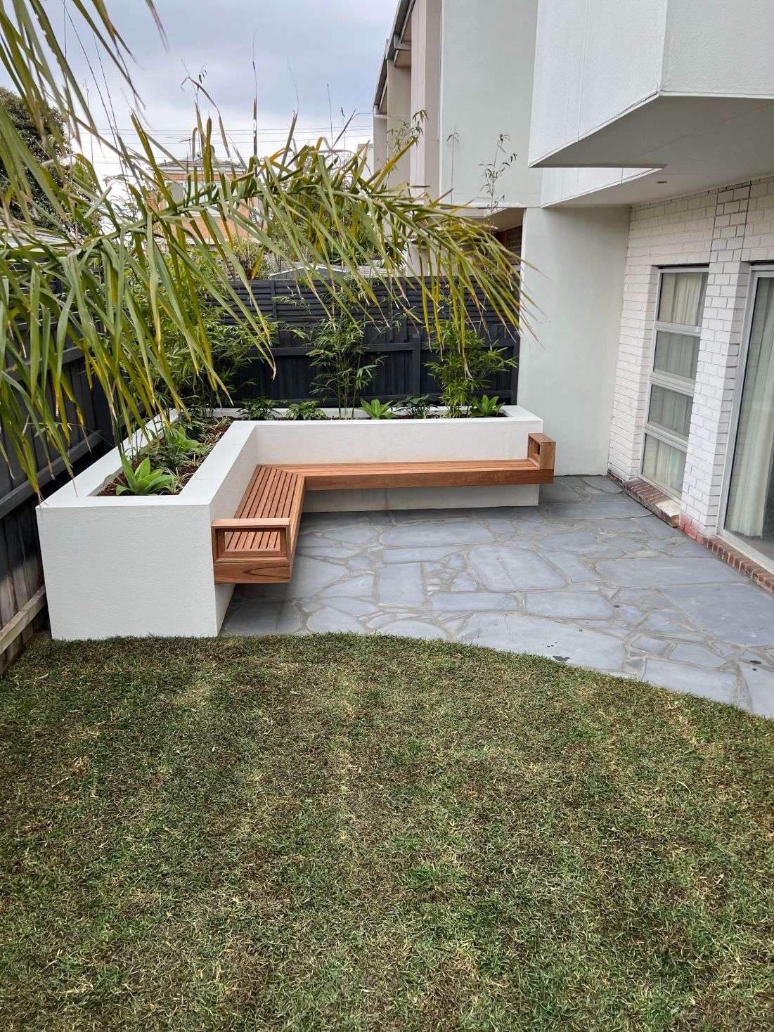 Fresh Coastal Courtyard in Bonbeach - Huddlestone Landscapes